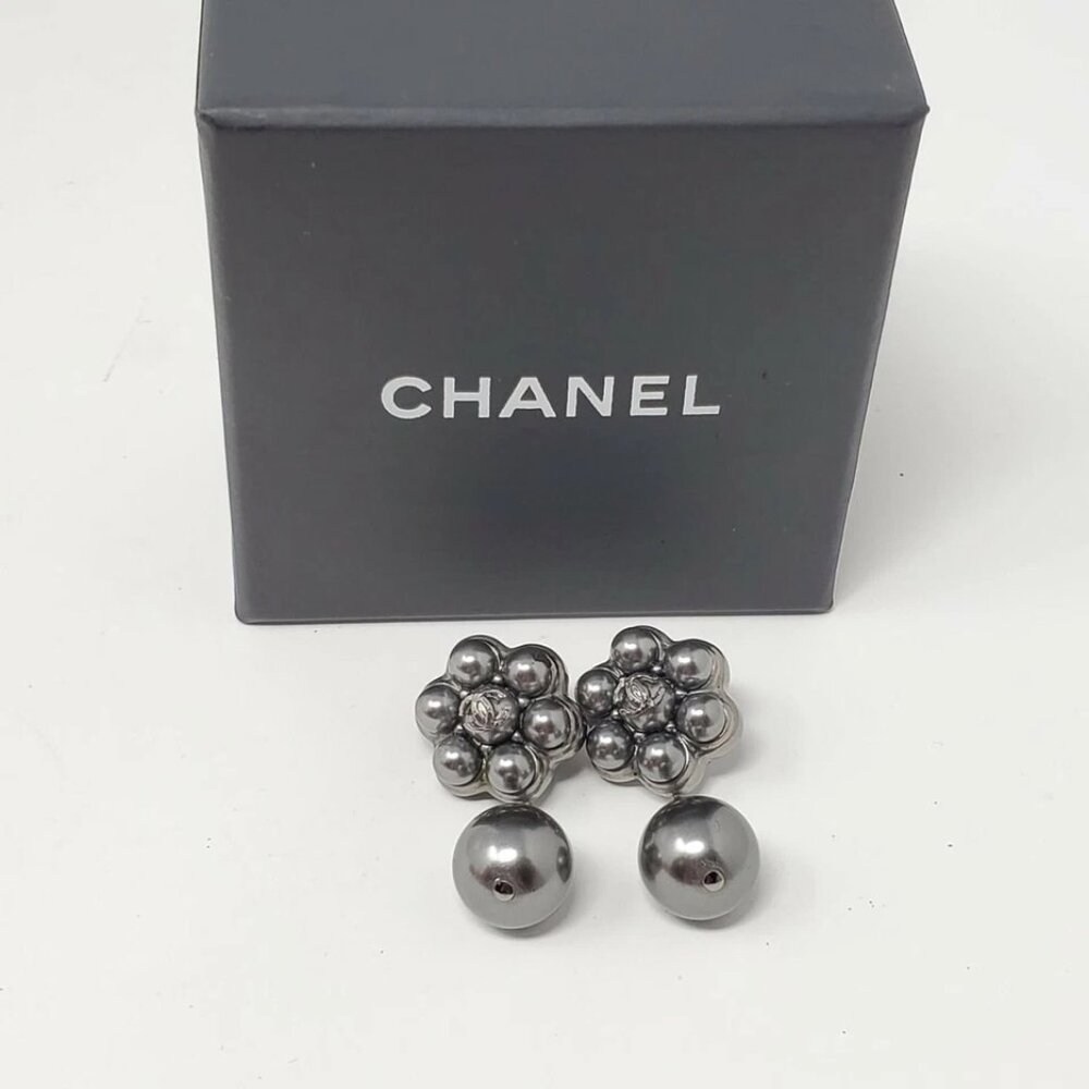 100% Authentic CHANEL Dark Grey CC Pearl Stud Earrings 370-082825 - Picture 2 of 11